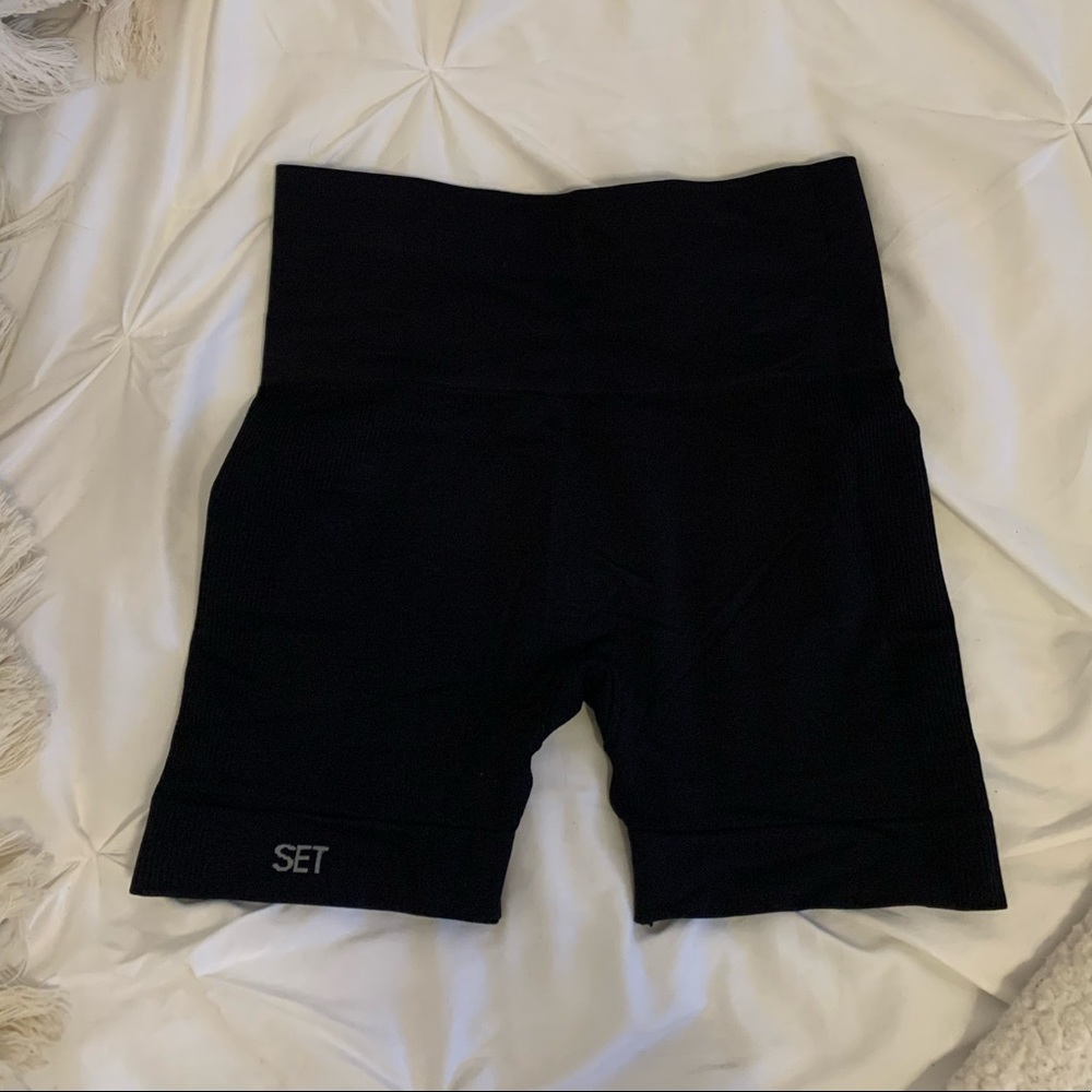 SET ACTIVE SCULPTFLEX BIKER SHORTS IN ONYX SIZE SMALL